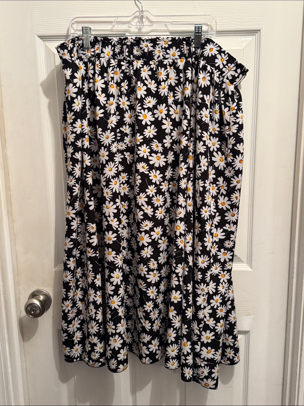 SHEIN Curve 4X Black Daisy Floral Midi Skirt | High Waisted & Stretchy